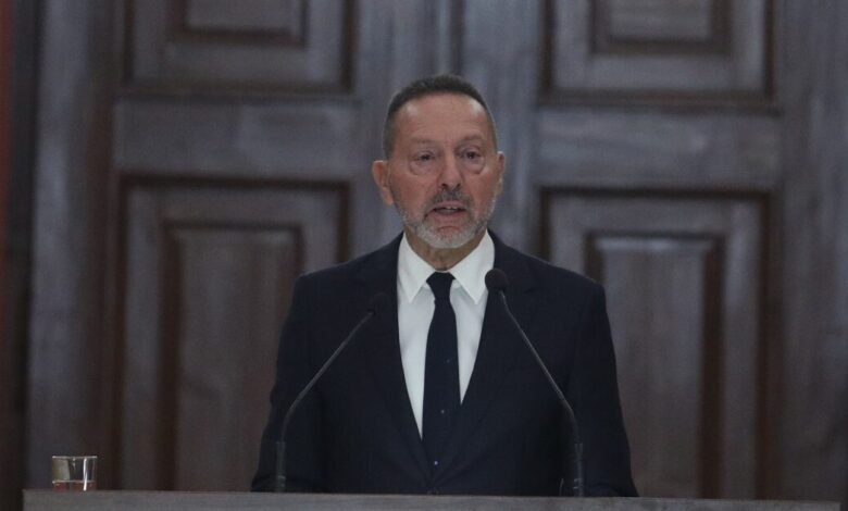 Δίκη-novartis:-Κατέθεσε-ο-Γιάννης-Στουρνάρας-–-«Μια-από-τις-χυδαιότερες-σκευωρίες-της-χώρας,-να-κατονομάσουν-τους-ηθικούς-αυτουργούς»