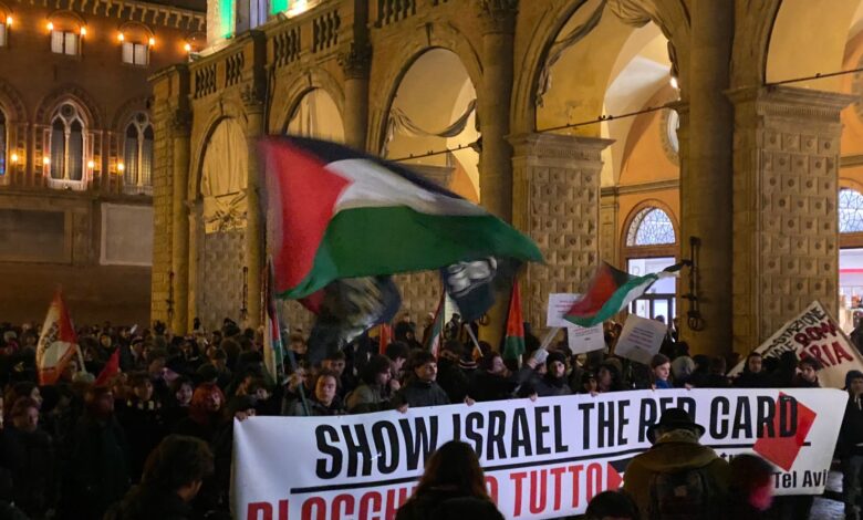 Συγκρούσεις-αστυνομικών-και-φιλάθλων-στη-Μπολόνια-για-τον-αγώνα-με-την-Μακάμπι