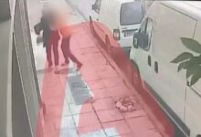 Καλλιθέα:-Βίντεο-ντοκουμέντο-με-διπλή-επίθεση-σε-βάρος-ηλικιωμένης-–-Την-έριξε-κάτω-και-της-άρπαξε-την-αλυσίδα