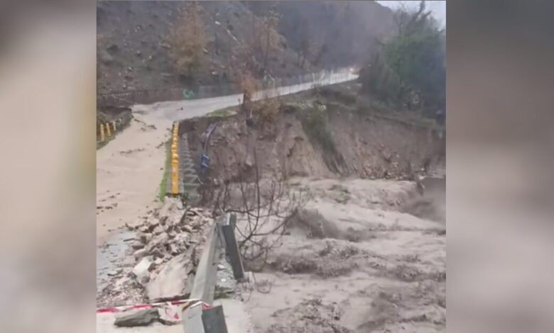 Κακοκαιρία:-Πλημμύρισαν-τα-βόρεια-και-κεντρικά-Τζουμέρκα-–-Το-φαινόμενο-«orographic-lifting»-που-«έπνιξε»-την-βορειοδυτική-Ελλάδα