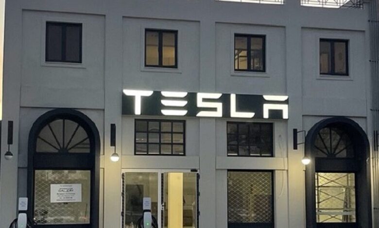 tesla:-Νέο-κατάστημα-στην-Κηφισιά