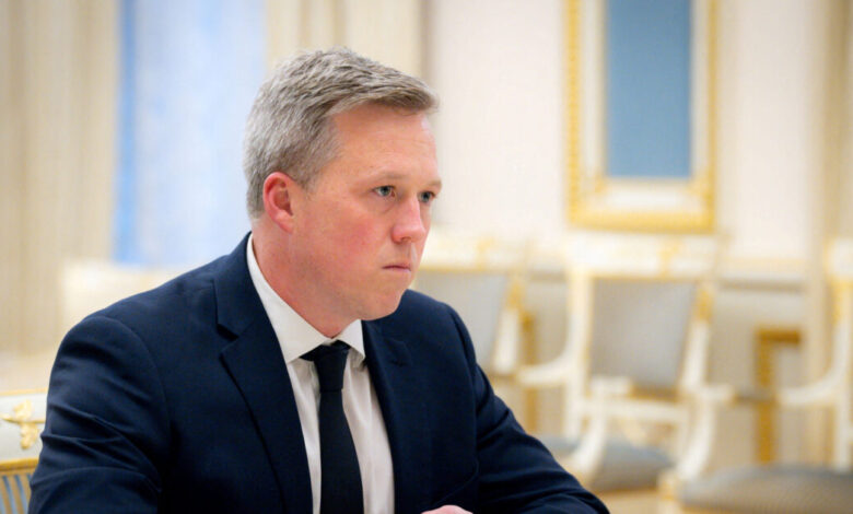 Ουκρανία:-Οι-ΗΠΑ-εντείνουν-τις-επαφές-γύρω-από-το-σχέδιο-28-σημείων-του-Τραμπ-–-Ο-Αμερικανός-υπουργός-Στρατού-έφθασε-στη-Γενεύη-για-τις-συνομιλίες