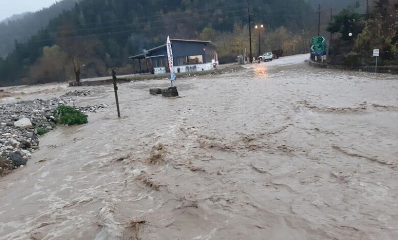 Αρκετές-ζημιές-στον-Ασπροπόταμο-–-φτηνά-την-γλύτωσε-η-Πύλη