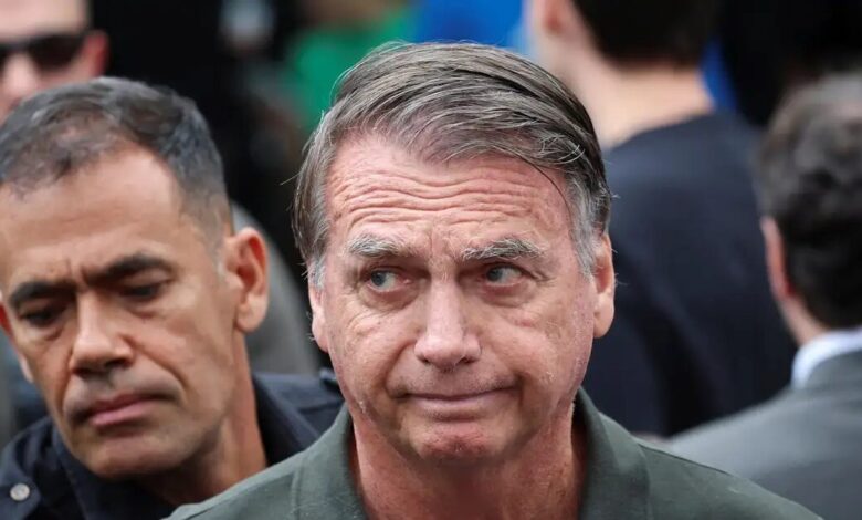 Ο-Μπολσονάρο-παραδέχθηκε-πως-προσπάθησε-να-βγάλει-το-ηλεκτρονικό-βραχιολάκι:-«Το-έκανα-από-περιέργεια»