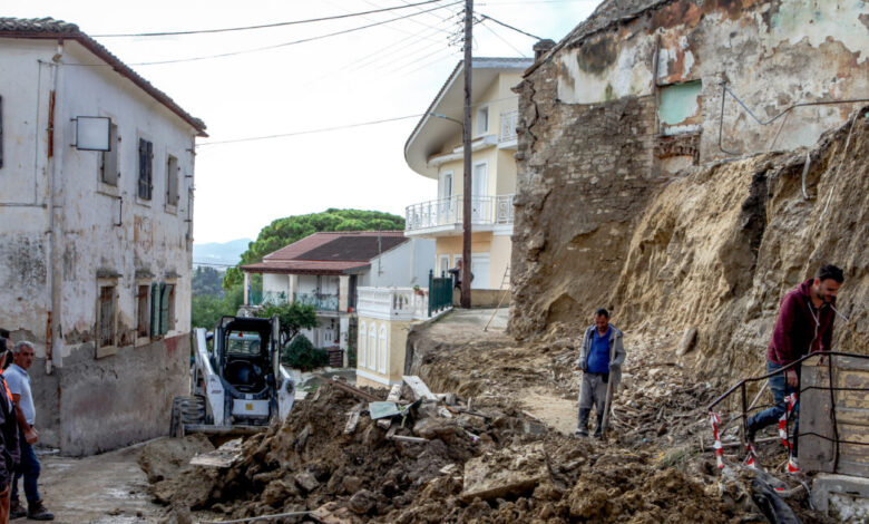 Κακοκαιρία:-Μετρούν-τις-πληγές-τους-σε-Ήπειρο-και-Κέρκυρα-–-Η-επόμενη-ημέρα-των-πληγέντων-μέσα-από-φωτογραφίες