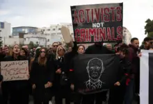 Χιλιάδες-Τυνήσιοι-διαδηλώνουν-κατά-του-Κάις-Σαϊέντ