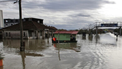 Πλημμύρες-στην-Αλβανία:-Μία-ηλικιωμένη-νεκρή,-εκατοντάδες-εκκενώσεις