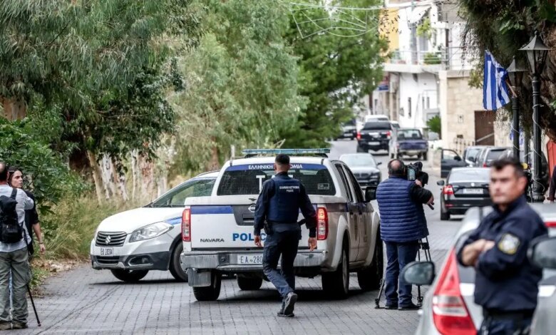 Βορίζια:-«Εκρηκτικό»-τετ-α-τετ-Καργάκηδων-και-Φραγκιαδάκηδων-στο-νεκροταφείο-του-χωριού