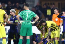 Σοβαρός-τραυματισμός-Αλφαρέλα-στο-ΑΕΚ-–-Άρης:-Του-έκοψαν-το-παπούτσι-για-να-μπορούν-να-το-αφαιρέσουν