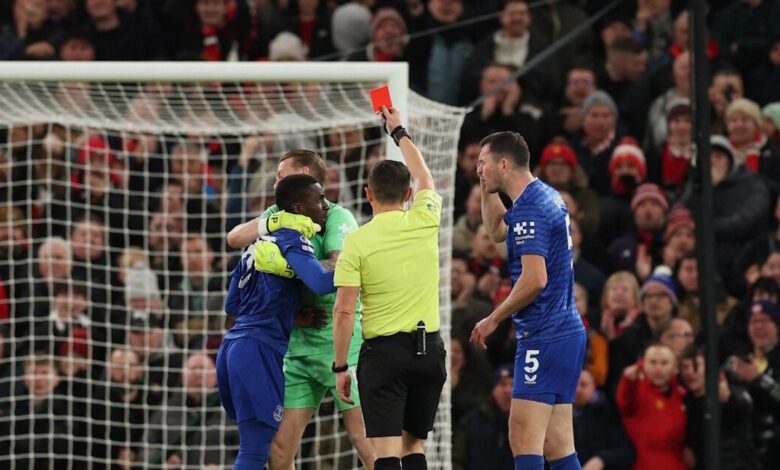 Ο-Γκουέι-έδωσε-σφαλιάρα-σε-συμπαίκτη-του-και-αποβλήθηκε-στο-Μάντσεστερ-Γιουνάιτεντ-–-Έβερτον