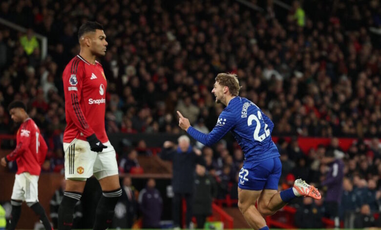 Γιουνάιτεντ-–-Εβερτον-0-1:-«Σφαλιάρα»-από-δέκα-παίκτες,-με-τρομερό-γκολ-του-Ντιούσμπερι-Χολ-και-επεμβάσεις-του-Πίκφορντ