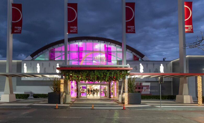 Λάμψη,-μουσική-και-χαμόγελα:-Το-Χριστουγεννιάτικο-Δέντρο-του-fashion-city-outlet-άναψε-και-γέμισε-τη-Λάρισα-γιορτινή-μαγεία!