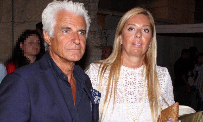 Αντώνης-Λυμπέρης:-«Πάντα-κοντά-μας-αιώνιε-σύντροφε-μου»,-έγραψε-η-γυναίκα-του-έναν-χρόνο-μετά-τον-θάνατό-του