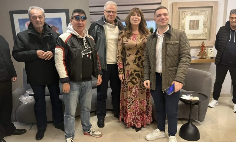 Ευχές-και-ζεστό-κλίμα-στο-γραφείο-της-Κατερίνας-Παπακώστα-για-την-ονομαστική-της-εορτή