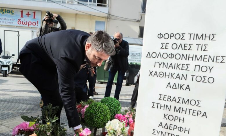 Ο-Νίκος-Ανδρουλάκης-με-τις-γυναίκες-βουλευτές-του-ΠΑΣΟΚ-στο-μνημείο-της-Κυριακής-Γρίβα:-Έχουμε-να-κάνουμε-πολλά-για-τη-βία-κατά-των-γυναίκων