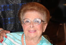 Βέφα-Αλεξιάδου:-Φαρμακοβιομήχανος-ο-νέος-ιδιοκτήτης-της-βίλας-στη-Χαλκιδική-–-Η-πρώτη-επίσκεψη-της-συζύγου-του