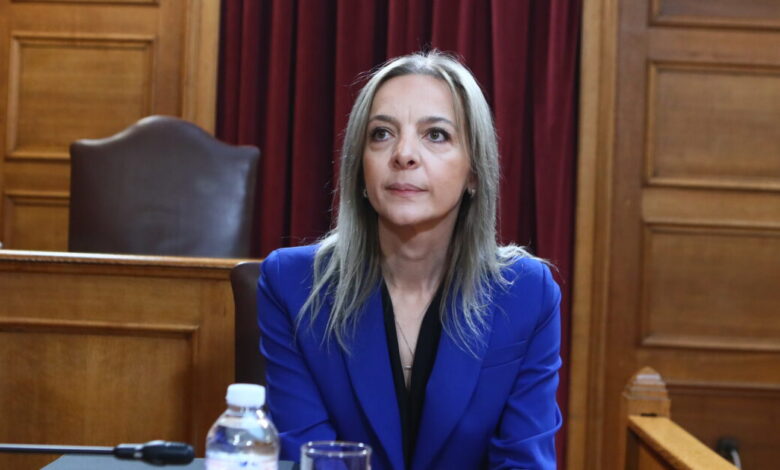 Η-Καλλιόπη-Σεμερτζίδου-στον-ΟΠΕΚΕΠΕ:-«Δεν-έχω-ferrari-και-porsche,-μόνο-ένα-μηχανάκι»-–-Χάος-με-τη-Ζωή-Κωνσταντοπούλου