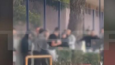 Νέο-Ηράκλειο:-Βίντεο-ντοκουμέντο-από-τον-άγριο-ξυλοδαρμό-μεταξύ-ανηλίκων-έξω-από-σχολείο