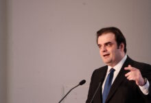 Πιερρακάκης:-Στον-πυρήνα-της-πολιτικής-μας-είναι-η-αφαίρεση-εμποδίων-για-τις-οικογένειες-και-τους-νέους