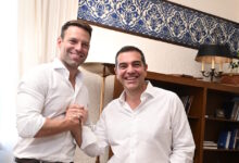 Βιβλίο-Τσίπρα-–-Στέφανος-Κασσελάκης:-Αλιεύει-σε-θολά-νερά-με-ομοφοβικά-υπονοούμενα-ο-«κίτρινος-πρωθυπουργός»