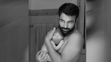 Ανδρέας-Γεωργίου:-Η-γλυκιά-φωτογραφία-του-πρωταγωνιστή-της-«Γης-της-ελιάς»-με-την-κόρη-του-στην-αγκαλιά-του