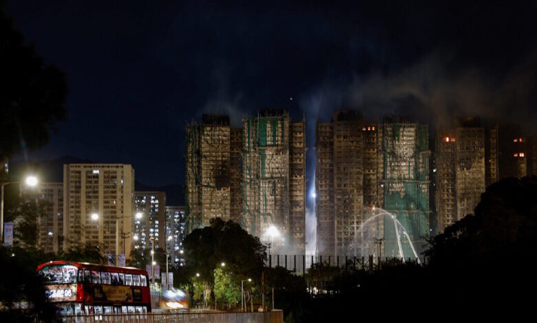 Χονγκ-Κονγκ:-Συνεχίζεται-ο-εφιάλτης-από-την-πυρκαγιά-στους-ουρανοξύστες-–-75-οι-νεκροί,-76-τραυματίες-και-εκατοντάδες-ακόμα-αγνοούμενοι