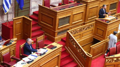 Στα-άκρα-η-κόντρα-ΝΔ-και-ΠΑΣΟΚ-για-τον-«Φραπέ»:-Για-κουμπαριά-με-τον-Ξυλούρη,-λέει-ο-Ανδρουλάκης-–-«Είσαι-τρολ-του-διαδικτύου»,-απαντά-ο-Μαρινάκης