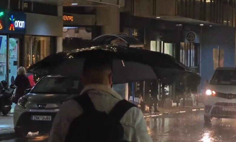 Κακοκαιρία-adel:-Καταρρακτώδης-βροχή-στην-Αττική-–-Στο-«κόκκινο»-οι-δρόμοι-της-Αθήνας