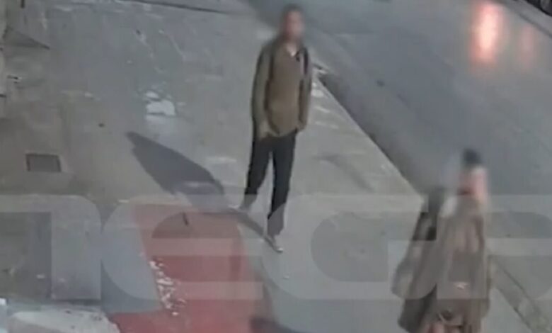 Βίντεο-ντοκουμέντο-από-επίθεση-σε-γυναίκα-στον-Πειραιά-–-Εξετάζεται-αν-πρόκειται-για-τον-«δράκο»-του-Αλίμου