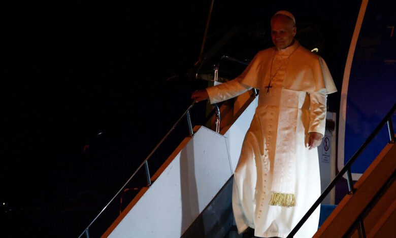 Πάπας-Λέων:-Η-άφιξη-του-στην-Κωνσταντινούπολη-για-την-συνάντηση-με-τον-πατριάρχη-Βαρθολομαίο