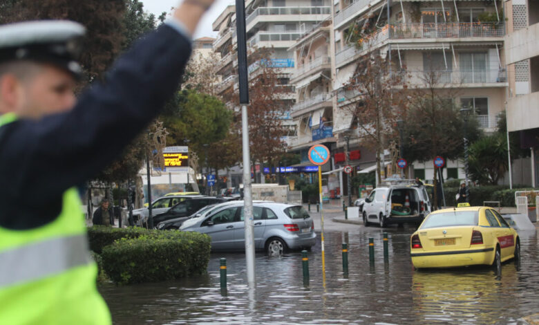 Κακοκαιρία-adel:-Καταιγίδες,-κεραυνοί-και-χαλάζι-σφυροκοπούν-την-Αττική-–-Πλημμύρισαν-δρόμοι-και-ξεριζώθηκαν-δέντρα