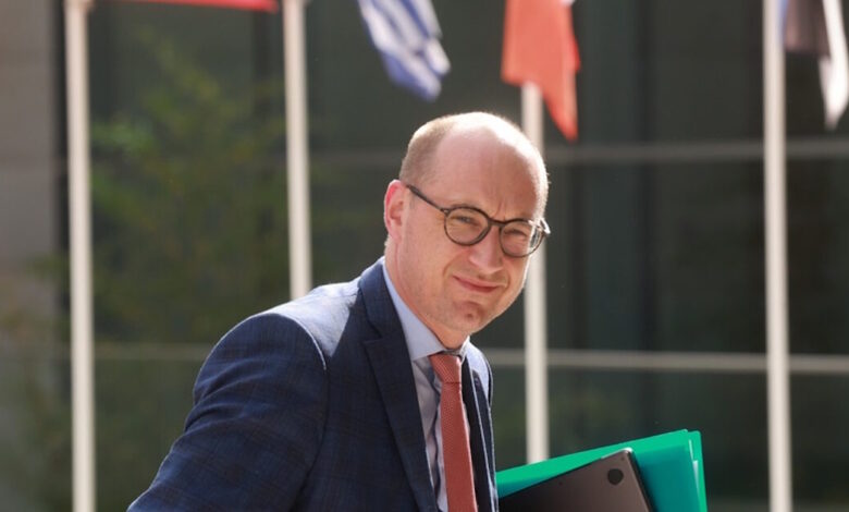 Βίνσεντ-βαν-Πέτεγκεμ:-Ποιος-είναι-ο-Βέλγος-αντίπαλος-του-Πιερρακάκη-για-την-προεδρία-του eurogroup