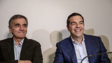 Βιβλίο-Τσίπρα:-«Δεν-θεωρώ-ότι-με-αδικεί»-λέει-ο-Ευκλείδης-Τσακαλώτος