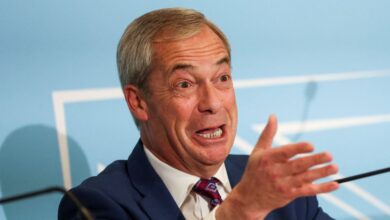 Ισχυρισμός-–-σοκ-για-το-bbc:-Μακιγιέρ-φέρονται-να-χρησιμοποίησαν-πινέλα-με-σωματικά-υγρά-στον-Νάιτζελ-Φάρατζ