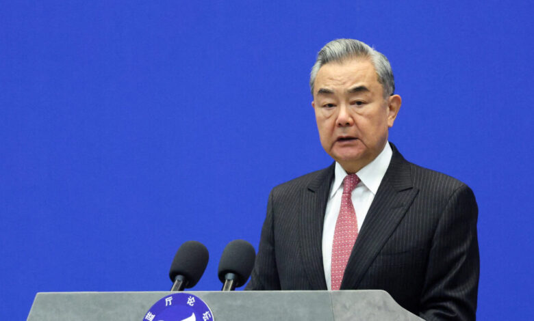 Ο-ΥΠΕΞ-της-Κίνας-στη-Ρωσία-καθώς-κλιμακώνονται-οι-συζητήσεις-για-την-Ουκρανία