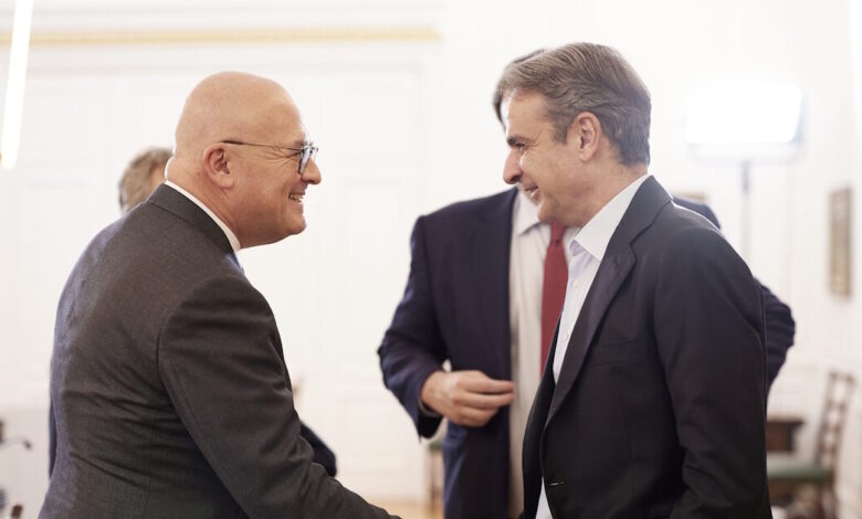 Ο-Κυριάκος-Μητσοτάκης-δέχτηκε-τον-πρόεδρο-της-euronext,-Στεφάν-Μπουζνά