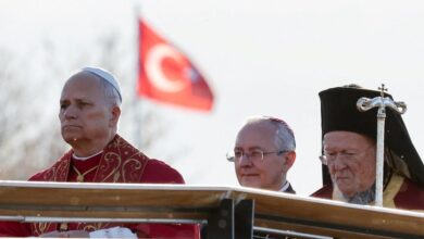Πάπας-Λέων:-Στο-Φανάρι-το-μεσημέρι-για-να-υπογράψει-κοινή-διακήρυξη-με-τον-Οικουμενικό-Πατριάρχη-Βαρθολομαίο-–-Η-ξενάγηση-στο-Μπλε-Τζαμί