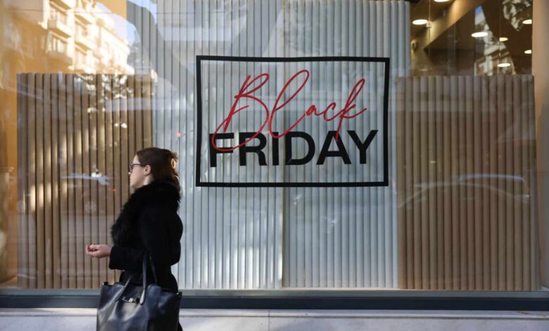 Σε-ρυθμούς-black-friday-και-cyber-monday-η-αγορά:-Ανοιχτά-τα-καταστήματα-και-την-Κυριακή-–-Τι-πρέπει-να-προσέχουν-οι-καταναλωτές