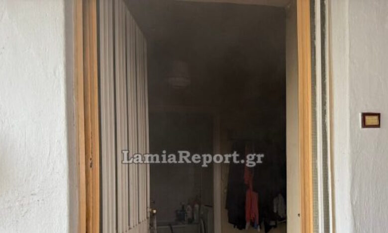 Φωτιά-στη-Λαμία:-Απεγκλώβισαν-ηλικιωμένη-μέσα-από-το-σπίτι-της