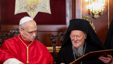 Πάπας-Λέων:-Στιγμή-υψηλού-συμβολισμού-για-τις-σχέσεις-των-δύο-εκκλησιών-η-υπογραφή-της-Κοινής-Δήλωσης-με-τον-Οικουμενικό-Πατριάρχη-Βαρθολομαίο