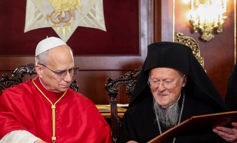 Πάπας-Λέων:-Στιγμή-υψηλού-συμβολισμού-για-τις-σχέσεις-των-δύο-εκκλησιών-η-υπογραφή-της-Κοινής-Δήλωσης-με-τον-Οικουμενικό-Πατριάρχη-Βαρθολομαίο