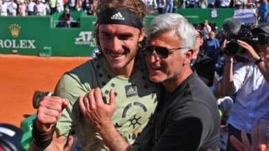 Στέφανος-Τσιτσιπάς:-Ο-πατέρας-του-υποστήριξε-ότι-εκείνος-οδηγούσε-με-210-χλμ.-την-lotus-– Πήγε-στην-Τροχαία-για-να-παραδώσει-το-δίπλωμά-του