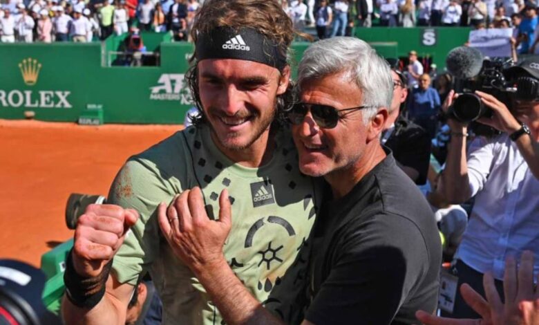 Στέφανος-Τσιτσιπάς:-Ο-πατέρας-του-υποστήριξε-ότι-εκείνος-οδηγούσε-με-210-χλμ.-την-lotus-– Πήγε-στην-Τροχαία-για-να-παραδώσει-το-δίπλωμά-του