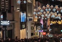 «Προσκύνημα»-καταναλωτών-στην-Ερμού-για-τις-γιορτές-–-Η-black-friday-μετατέθηκε-για-Σάββατο