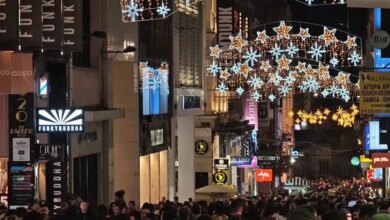 «Προσκύνημα»-καταναλωτών-στην-Ερμού-για-τις-γιορτές-–-Η-black-friday-μετατέθηκε-για-Σάββατο