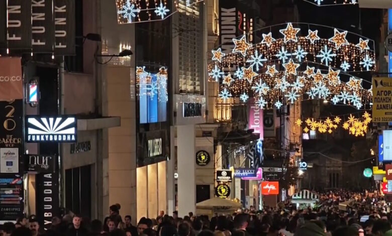 Ερμού:-«Προσκύνημα»-καταναλωτών-για-τις-γιορτές-–-Η-black-friday-μετατέθηκε-για-Σάββατο