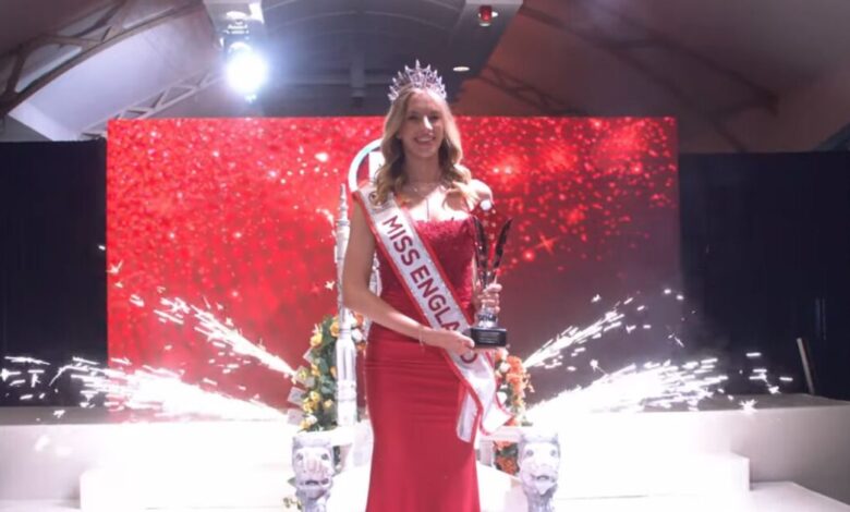 Η-grace-richardson-είναι-η-πρώτη-ανοιχτά-ομοφυλόφιλη-Μις-Αγγλία:-Από-τον-σχολικό-εκφοβισμό-στο-όνειρο-που-έγινε-πραγματικότητα