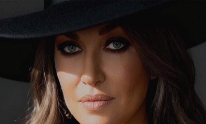 Καίτη-Γαρμπή:-Γίνεται-«femme-fatale»-σε-ένα-video-με-φλερτ-και-ανατροπές