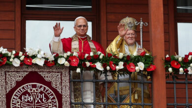 Φανάρι:-Πατριάρχης-Βαρθολομαίος-και-Πάπας-Λέων-ευλόγησαν-τους-πιστούς-από-τον-εξώστη-του-Πατριαρχείου