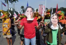 Χιλιάδες-διαδηλωτές-στις-Φιλιππίνες-ζητούν-την-παραίτηση-του-Μάρκος-για-σκάνδαλο-απάτης